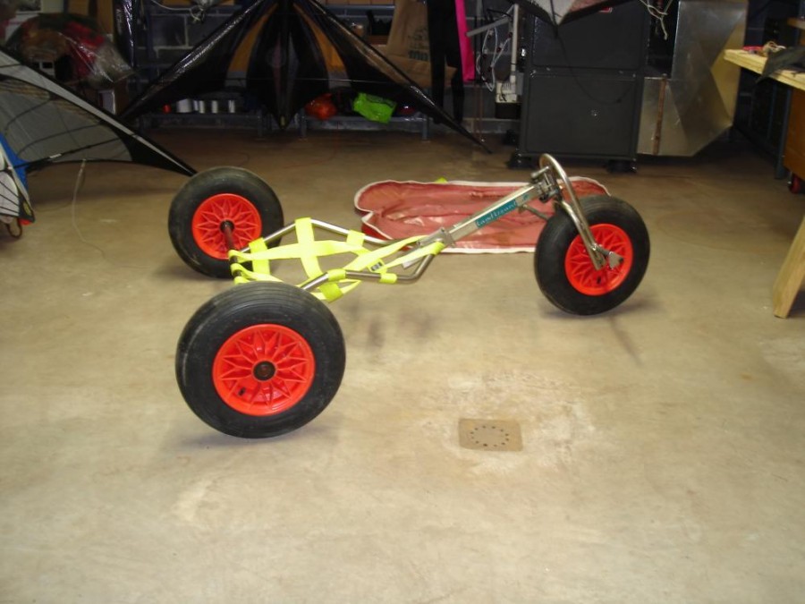 incompleet versus Rond en rond Land Lizard kite buggy - Member's Galleries - KiteLife Forum