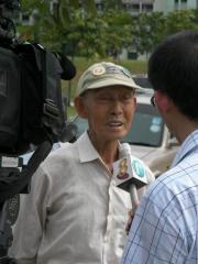 Oldest member of Singapore Kite Association (SKA), 86 years old Mr. Ng, being interviewed...